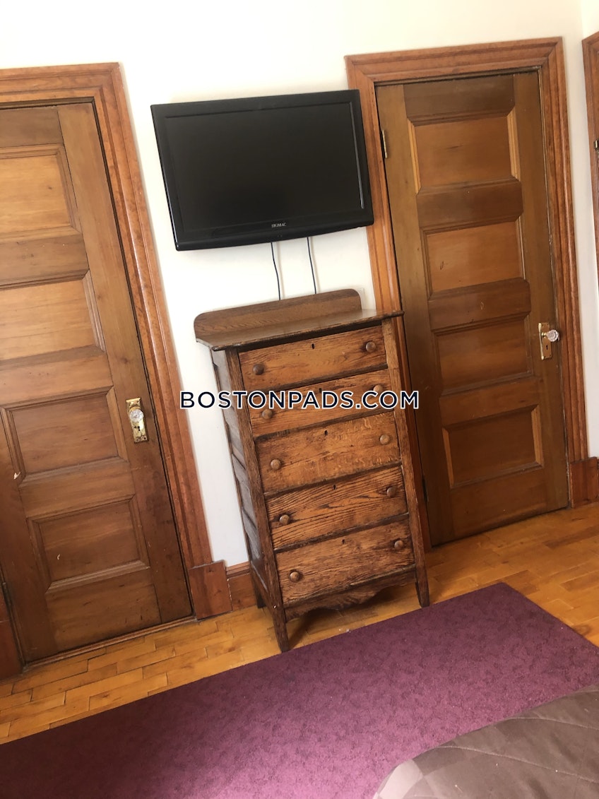 Boston - $1,700+ /month