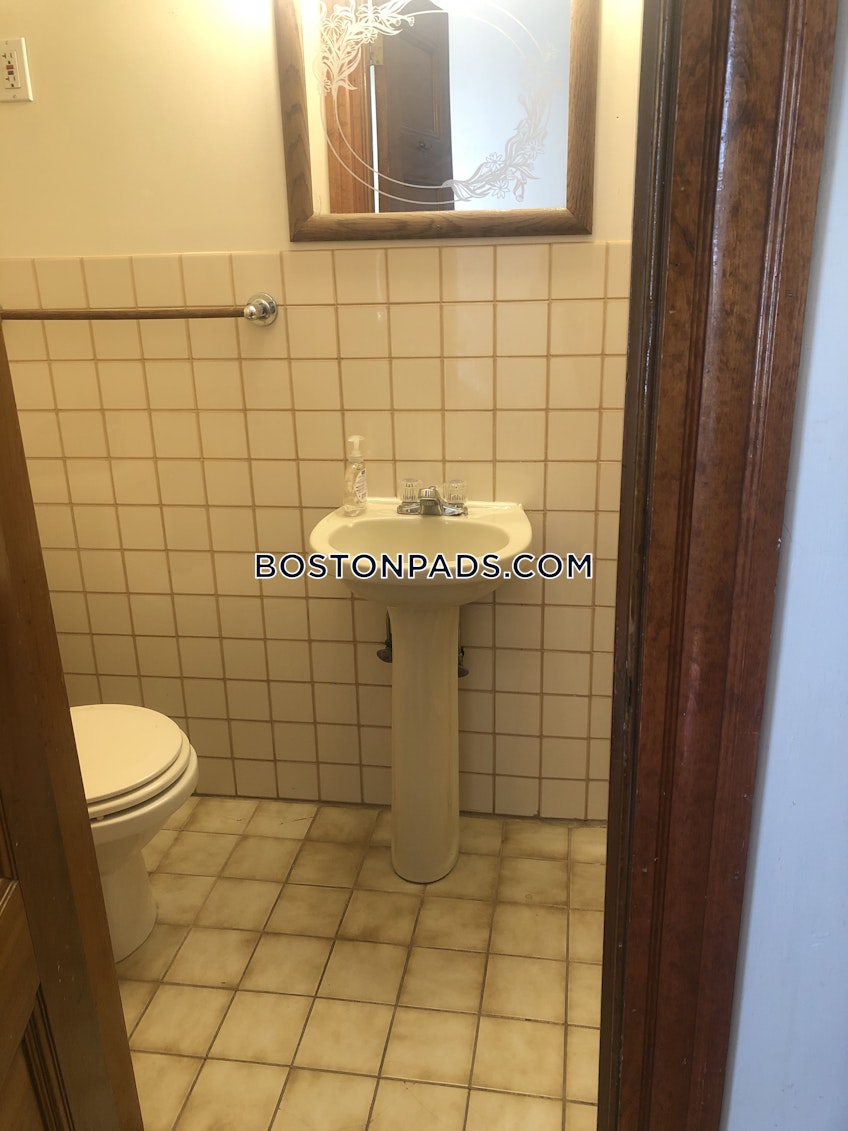 Boston - $1,700+ /month