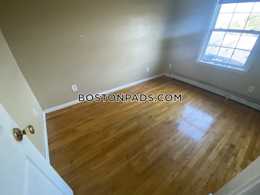 BOSTON - FORT HILL - 5 Beds, 1.5 Baths - Image 4