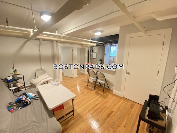 Commonwealth Ave., Boston