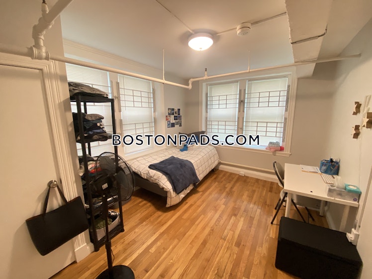 Commonwealth Ave., Boston