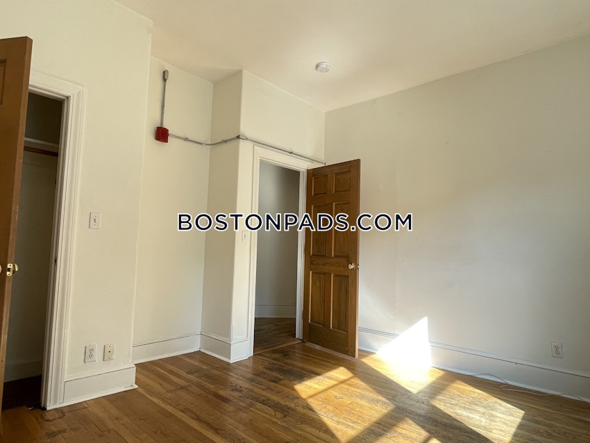 BOSTON - BACK BAY - 3 Beds, 2 Baths - Image 10