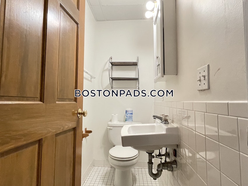 BOSTON - BACK BAY - 3 Beds, 2 Baths - Image 23