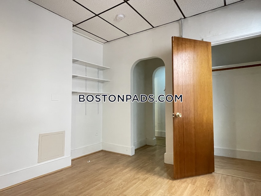 BOSTON - BACK BAY - 3 Beds, 2 Baths - Image 2