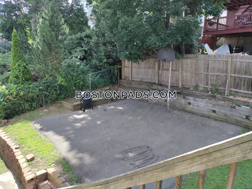 REVERE - 5 Beds, 1 Bath - Image 44