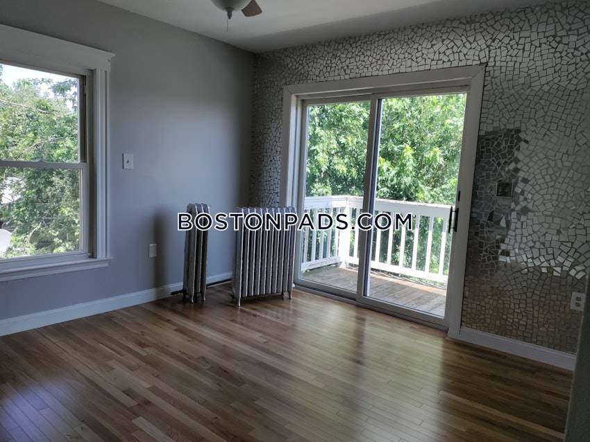 REVERE - 5 Beds, 1 Bath - Image 42