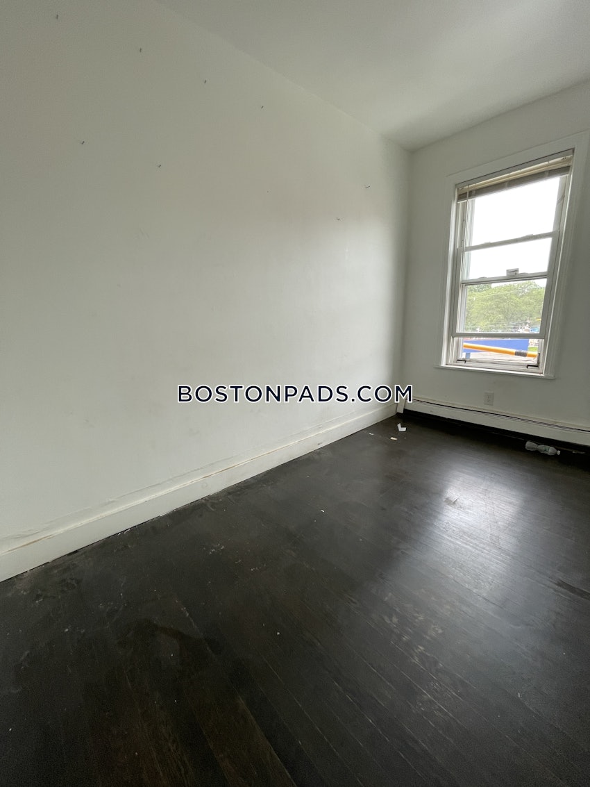 CHELSEA - 3 Beds, 2 Baths - Image 9