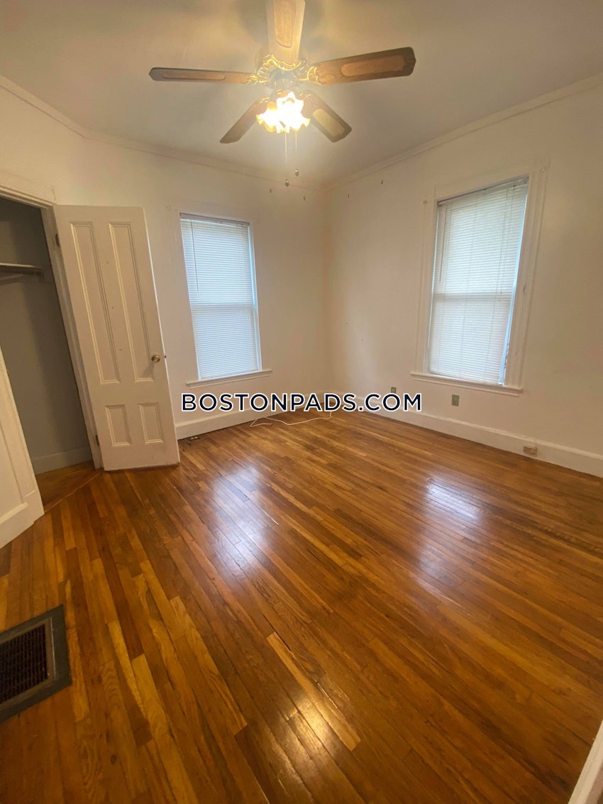 MEDFORD - TUFTS - 3 Beds, 1 Bath - Image 14