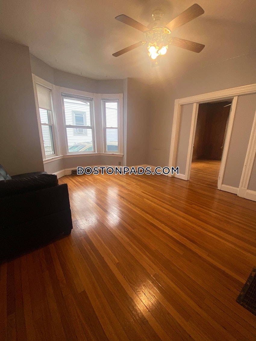 MEDFORD - TUFTS - 3 Beds, 1 Bath - Image 12