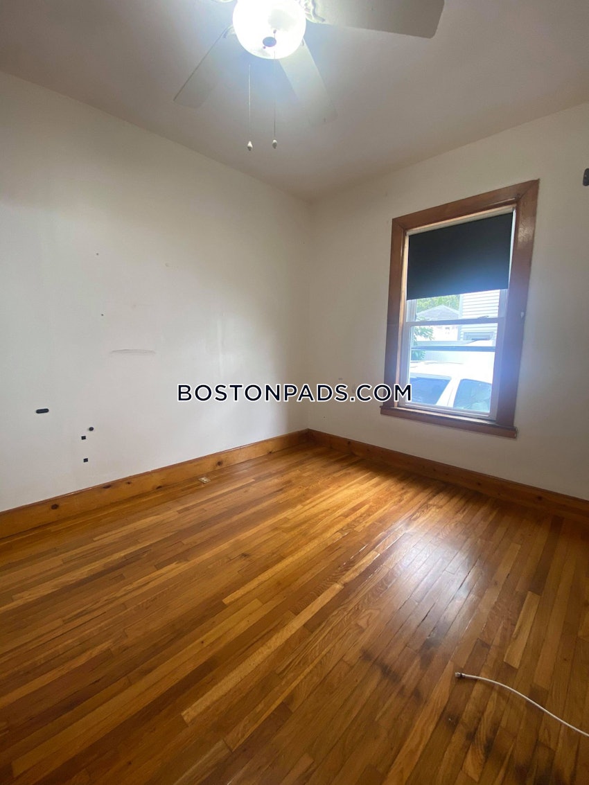 MEDFORD - TUFTS - 3 Beds, 1 Bath - Image 11