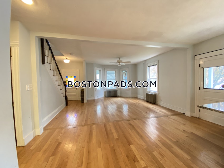 NEWTON - NEWTON HIGHLANDS - 1 Bed, 1 Bath - Image 4