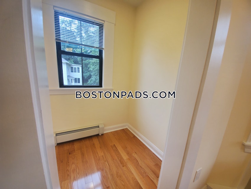 NEWTON - CHESTNUT HILL - 1 Bed, 1 Bath - Image 8