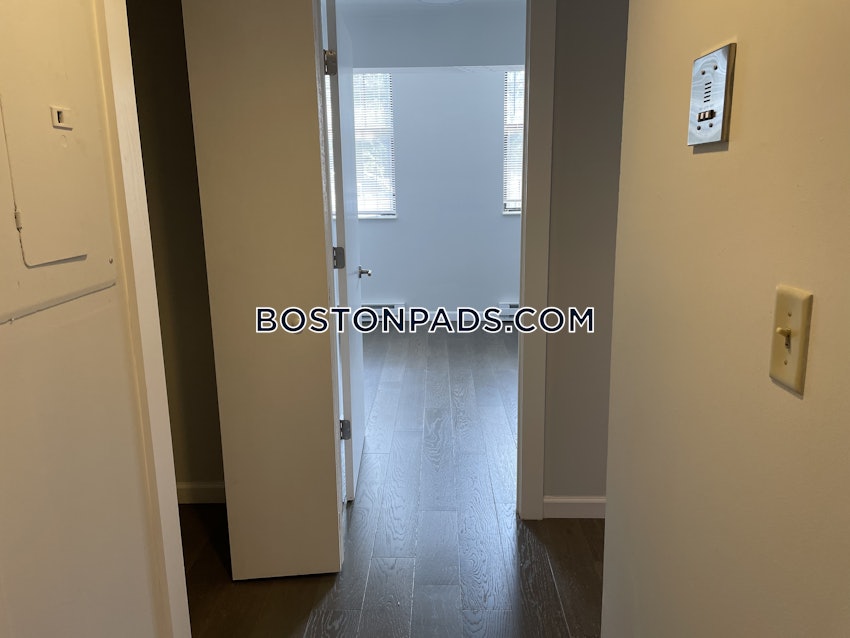 BOSTON - FENWAY/KENMORE - 1 Bed, 1 Bath - Image 9