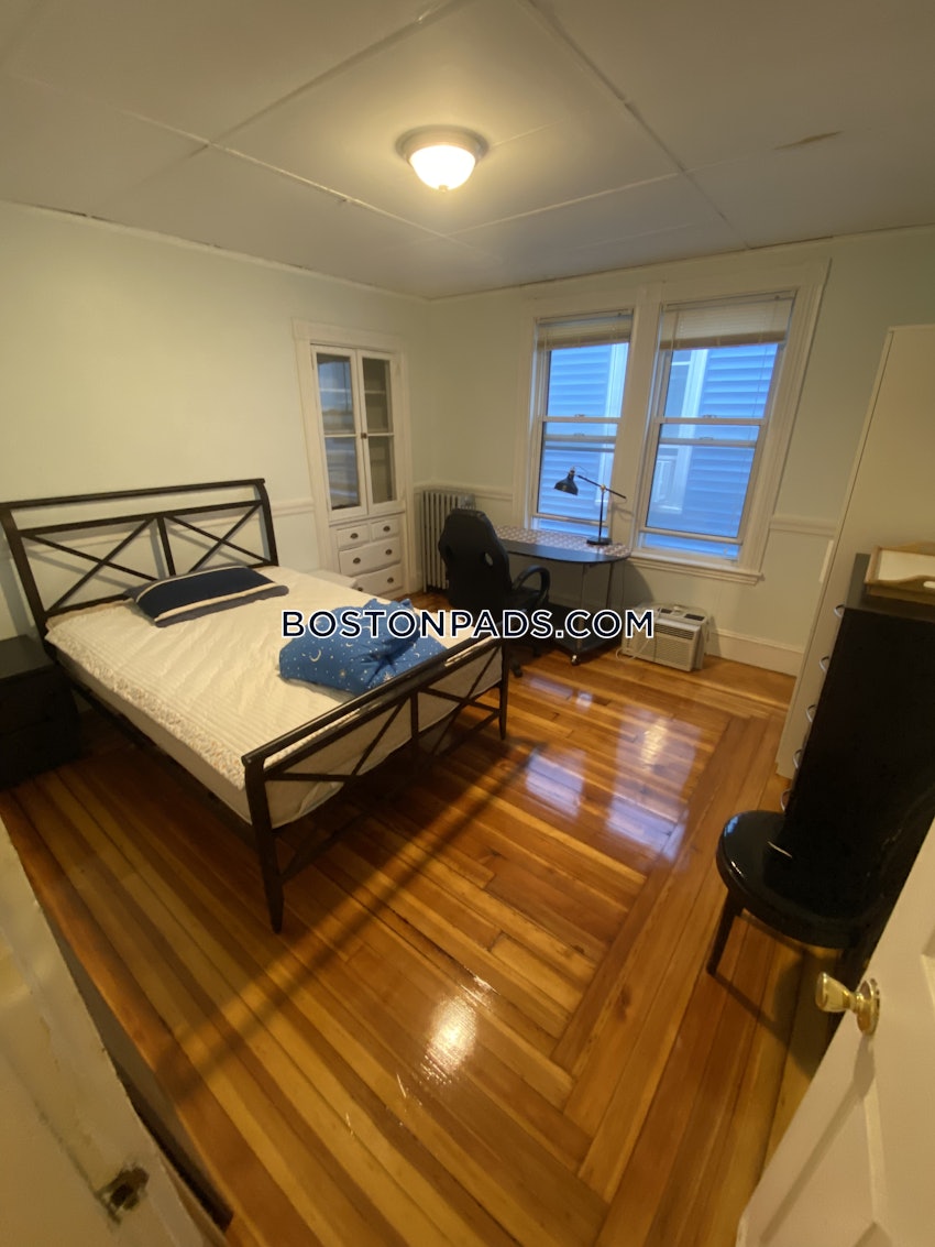 BOSTON - DORCHESTER/SOUTH BOSTON BORDER - 5 Beds, 1.5 Baths - Image 9