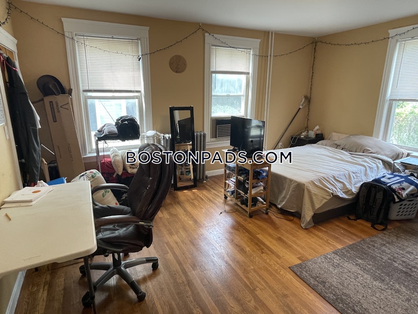 BOSTON - BRIGHTON - BRIGHTON CENTER - 3 Beds, 1 Bath - Image 2