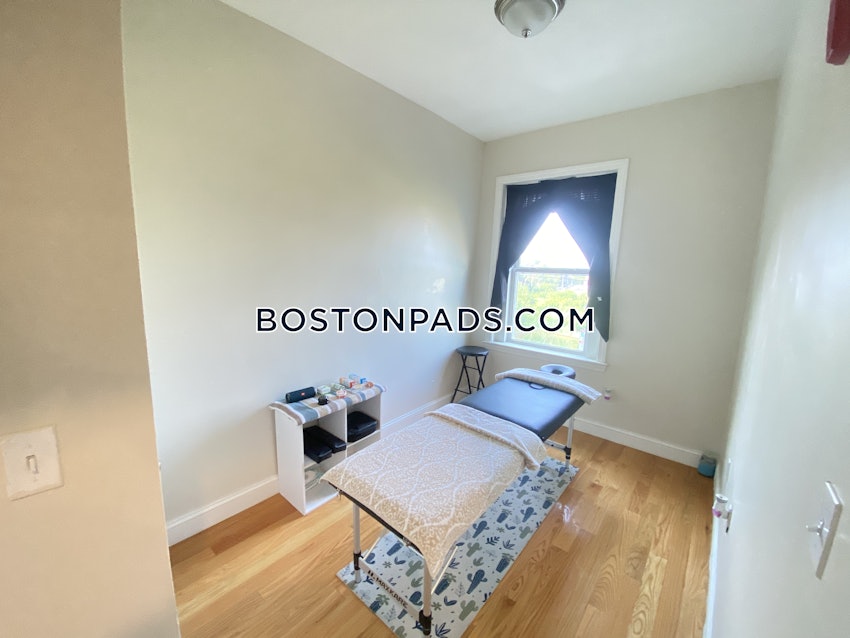 BOSTON - FORT HILL - 4 Beds, 2 Baths - Image 12