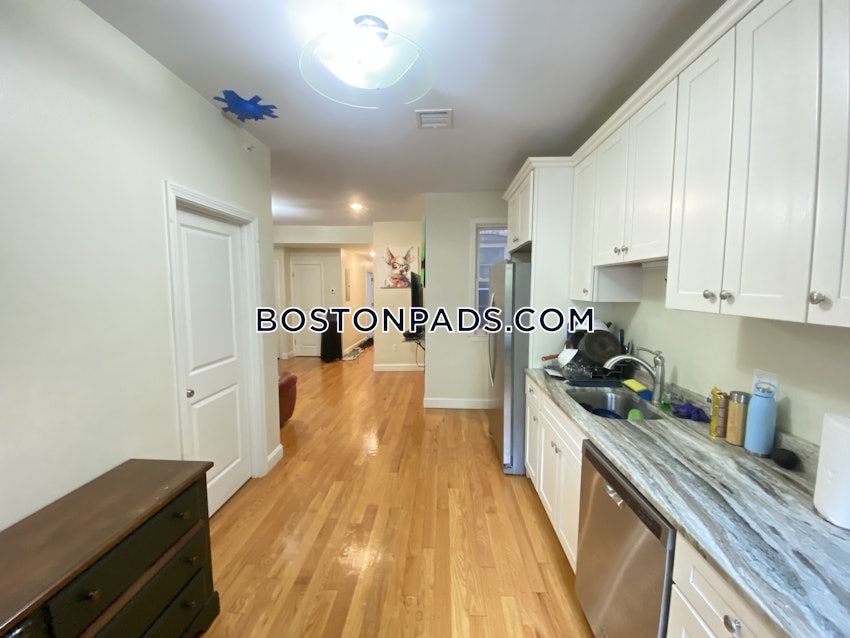 BOSTON - FORT HILL - 4 Beds, 2 Baths - Image 7