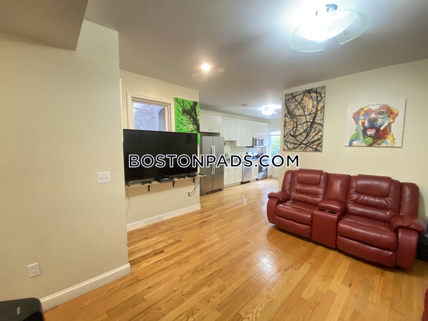 BOSTON - FORT HILL - 4 Beds, 2 Baths - Image 2