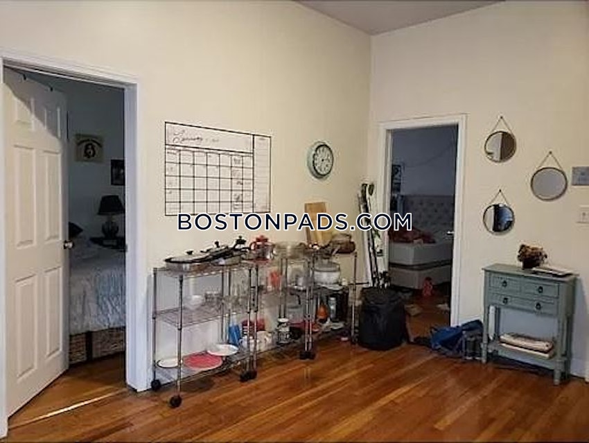 BROOKLINE- WASHINGTON SQUARE - 3 Beds, 1 Bath - Image 1