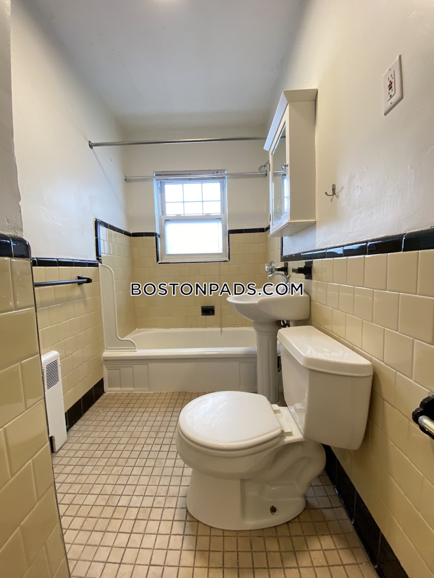 BOSTON - BRIGHTON - OAK SQUARE - 1 Bed, 1 Bath - Image 11