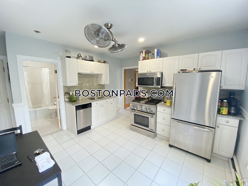 BOSTON - FORT HILL - 2 Beds, 1 Bath - Image 12