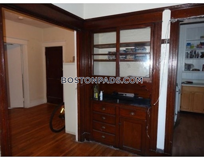 BOSTON - ALLSTON - 4 Beds, 1 Bath - Image 7