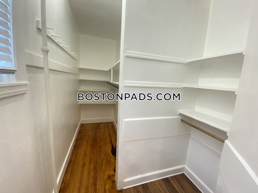 BOSTON - FORT HILL - 3 Beds, 1 Bath - Image 4