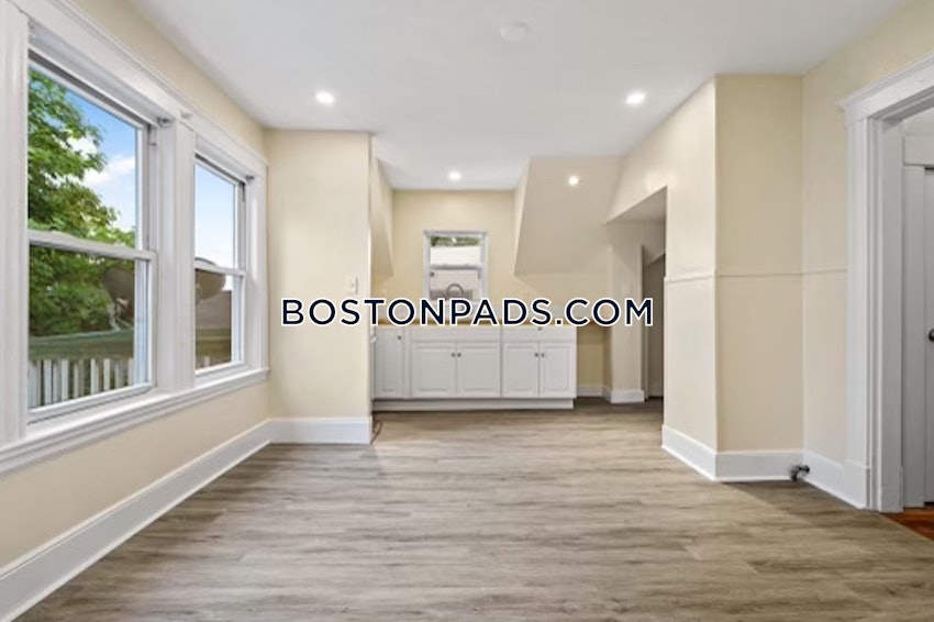 REVERE - 2 Beds, 1 Bath - Image 2