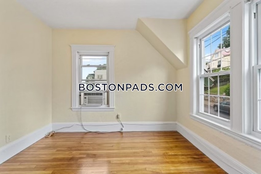 REVERE - 2 Beds, 1 Bath - Image 13