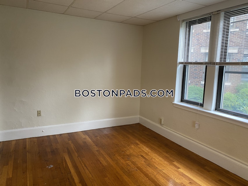 MEDFORD - WELLINGTON - 1 Bed, 1 Bath - Image 1