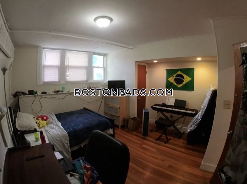 BROOKLINE- BOSTON UNIVERSITY - 4 Beds, 2 Baths - Image 6