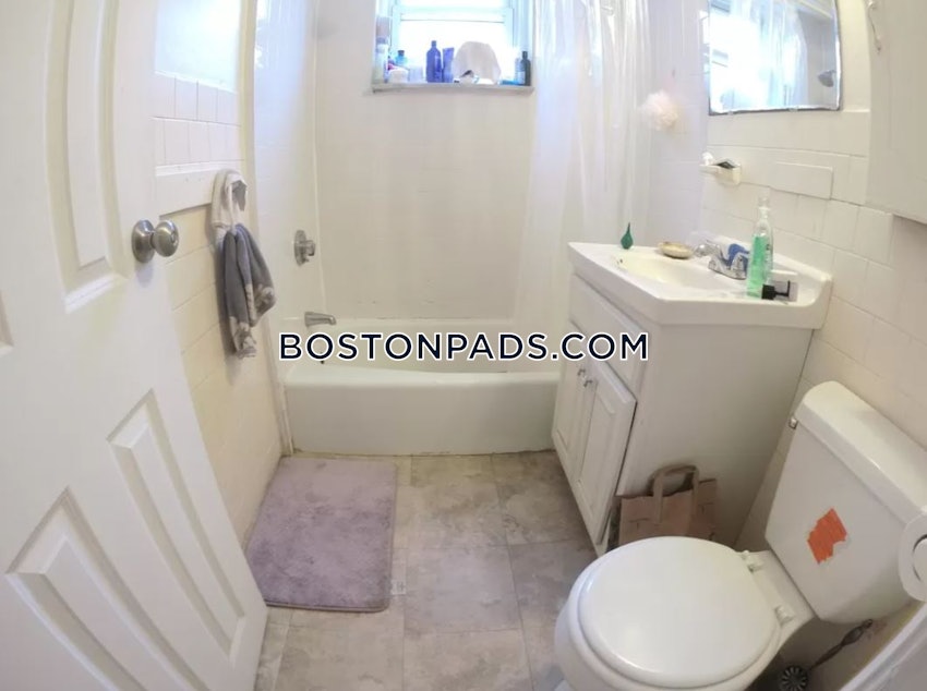 BROOKLINE- BOSTON UNIVERSITY - 4 Beds, 2 Baths - Image 8