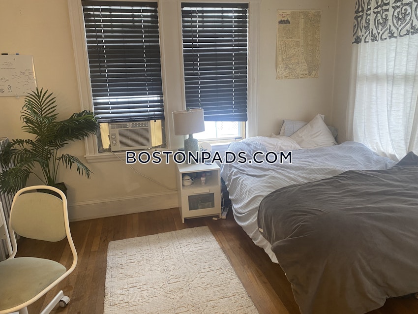 SOMERVILLE - TUFTS - 3 Beds, 1 Bath - Image 5