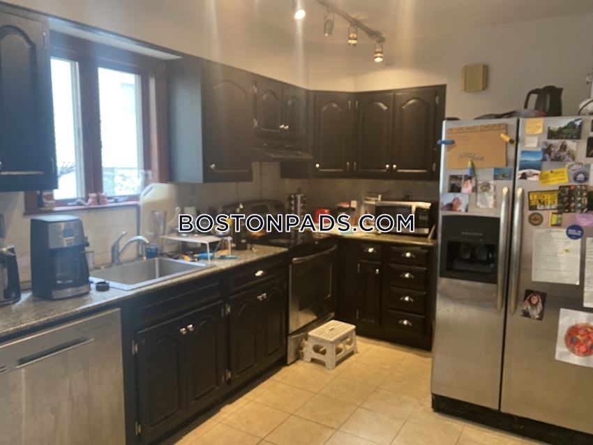 SOMERVILLE - TUFTS - 3 Beds, 1 Bath - Image 2