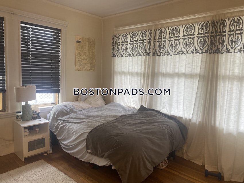 SOMERVILLE - TUFTS - 3 Beds, 1 Bath - Image 3