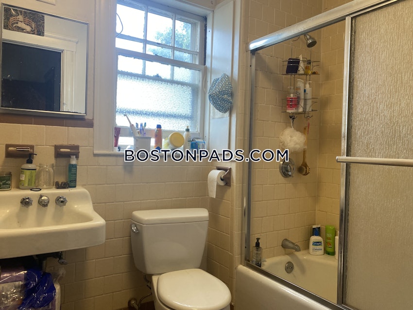 SOMERVILLE - TUFTS - 5 Beds, 2 Baths - Image 26