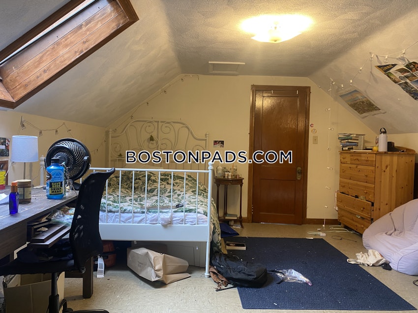 SOMERVILLE - TUFTS - 5 Beds, 2 Baths - Image 21