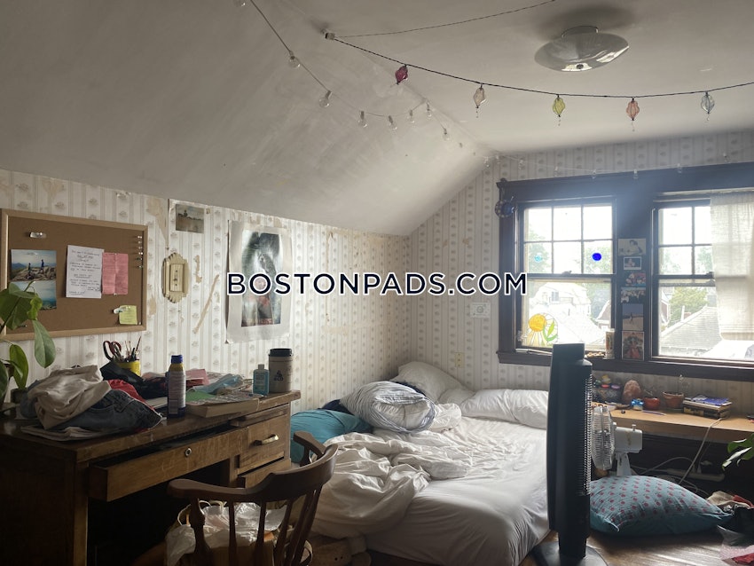 SOMERVILLE - TUFTS - 5 Beds, 2 Baths - Image 17