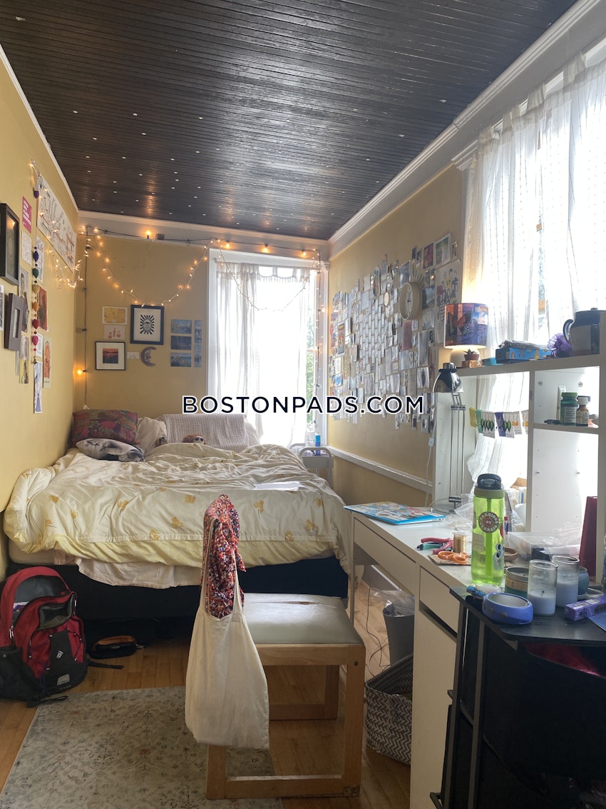 SOMERVILLE - TUFTS - 5 Beds, 2 Baths - Image 13