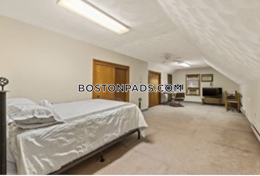 MEDFORD - TUFTS - 6 Beds, 2 Baths - Image 7