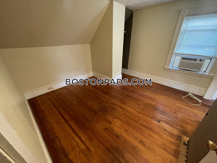 QUINCY - NORTH QUINCY - 4 Beds, 2 Baths - Image 12
