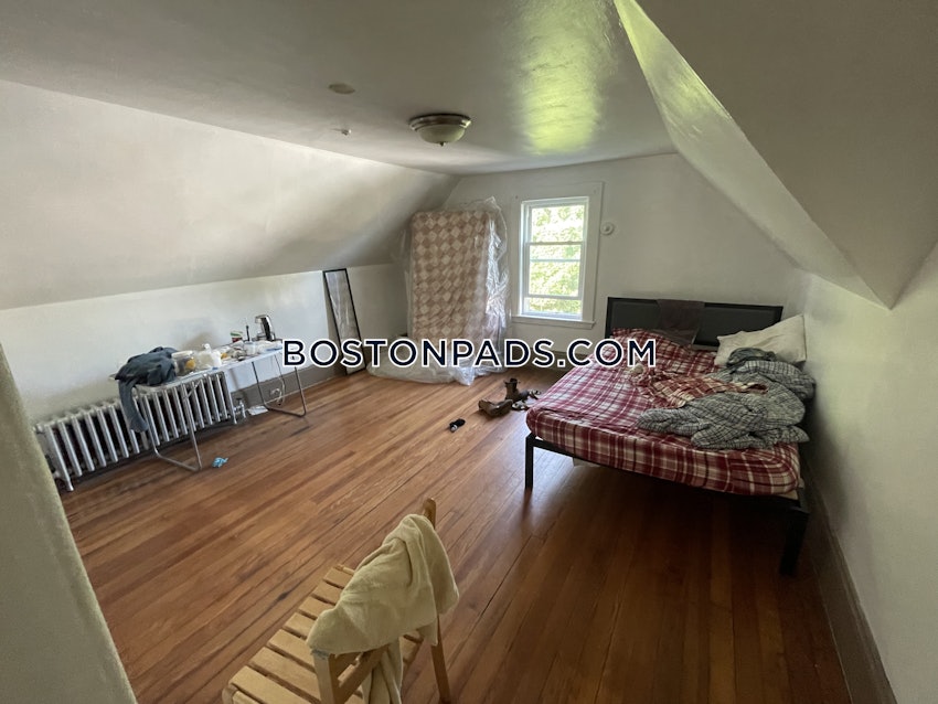 QUINCY - NORTH QUINCY - 4 Beds, 2 Baths - Image 10