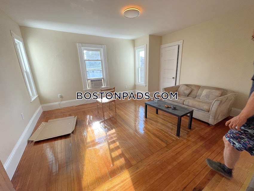 QUINCY - NORTH QUINCY - 4 Beds, 2 Baths - Image 16