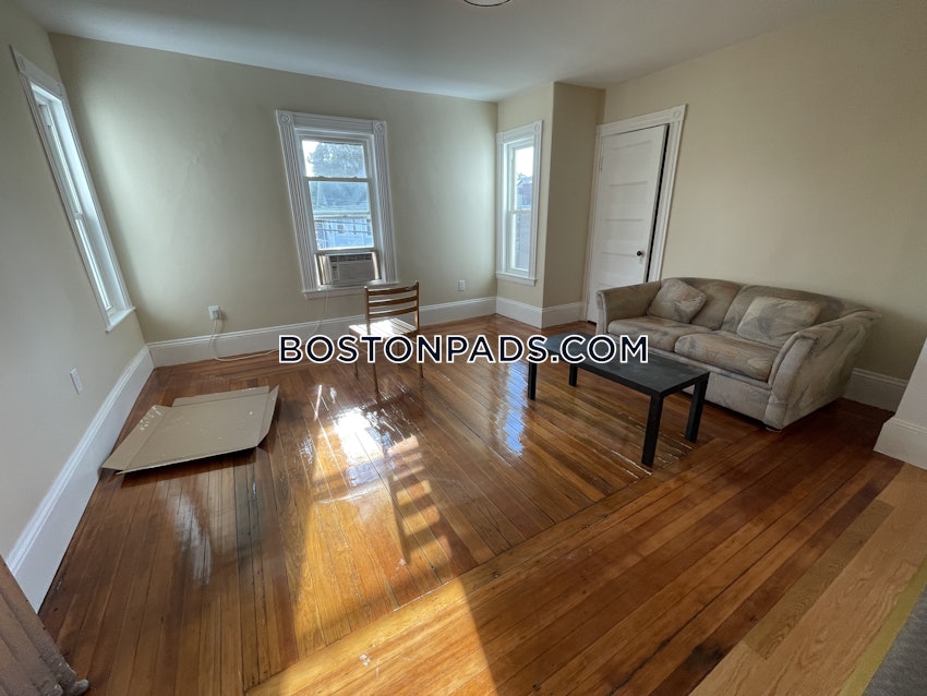 QUINCY - NORTH QUINCY - 4 Beds, 2 Baths - Image 9