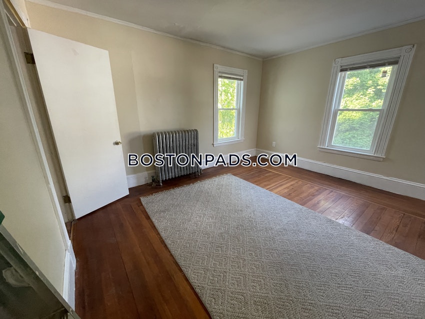 QUINCY - NORTH QUINCY - 4 Beds, 2 Baths - Image 15