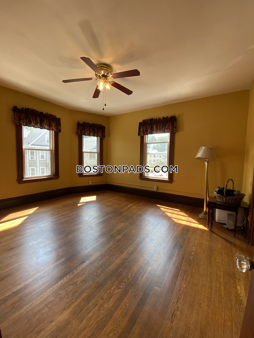 BOSTON - BRIGHTON - OAK SQUARE - 3 Beds, 2 Baths - Image 2