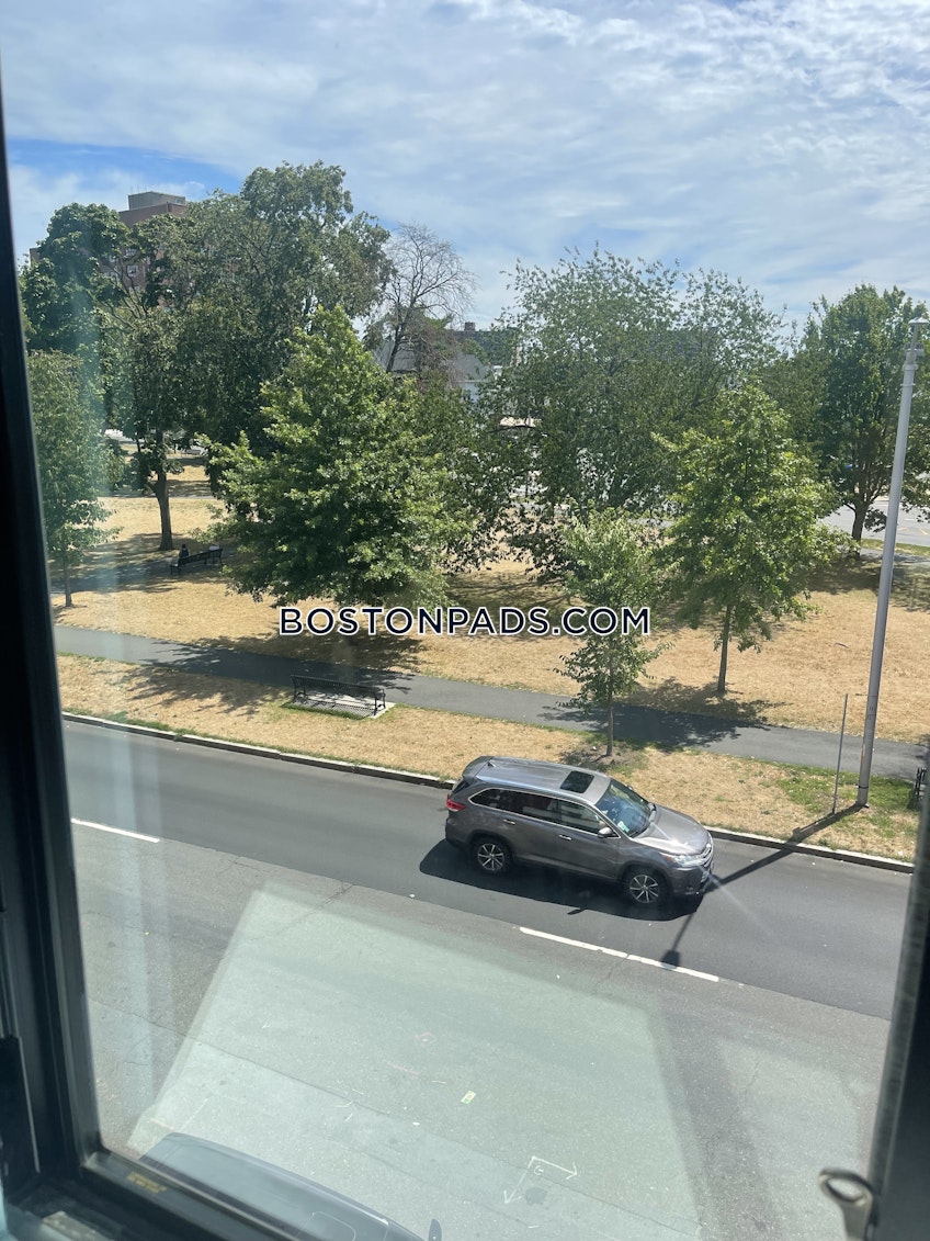 Lynn - $2,150+ /month