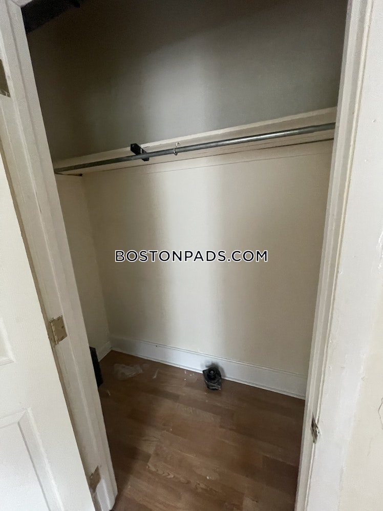 Blue Hill Ave., Milton