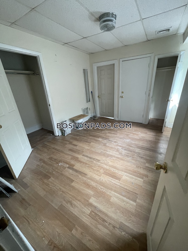 Blue Hill Ave., Milton