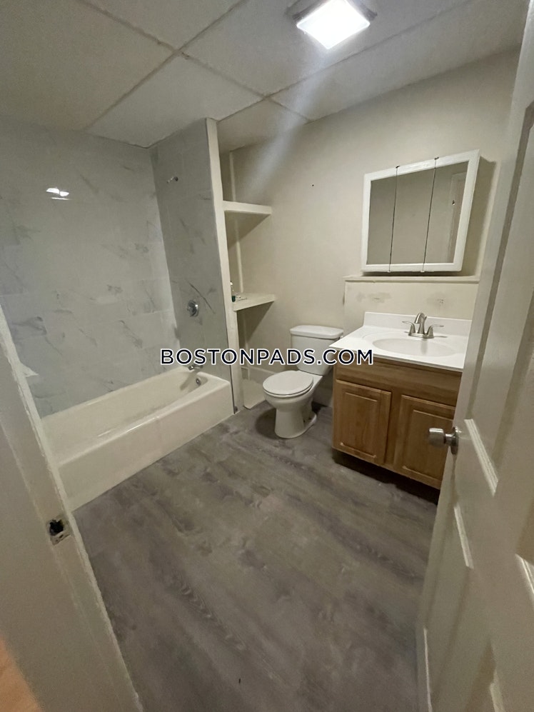 Blue Hill Ave., Milton